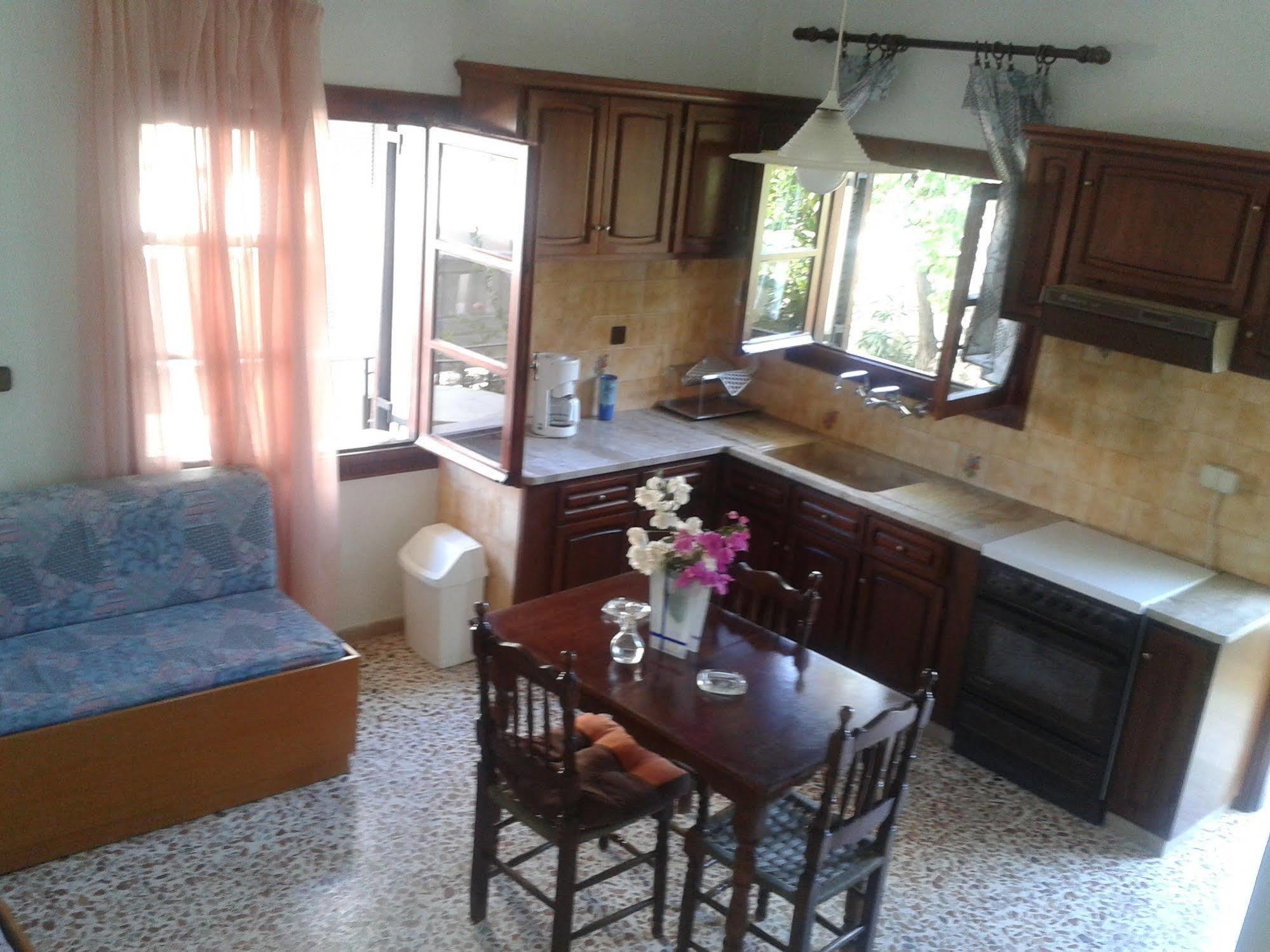 Angela Apartments Kato Daratso Extérieur photo